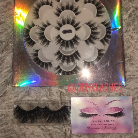 Lashes - Picture 1 of 1